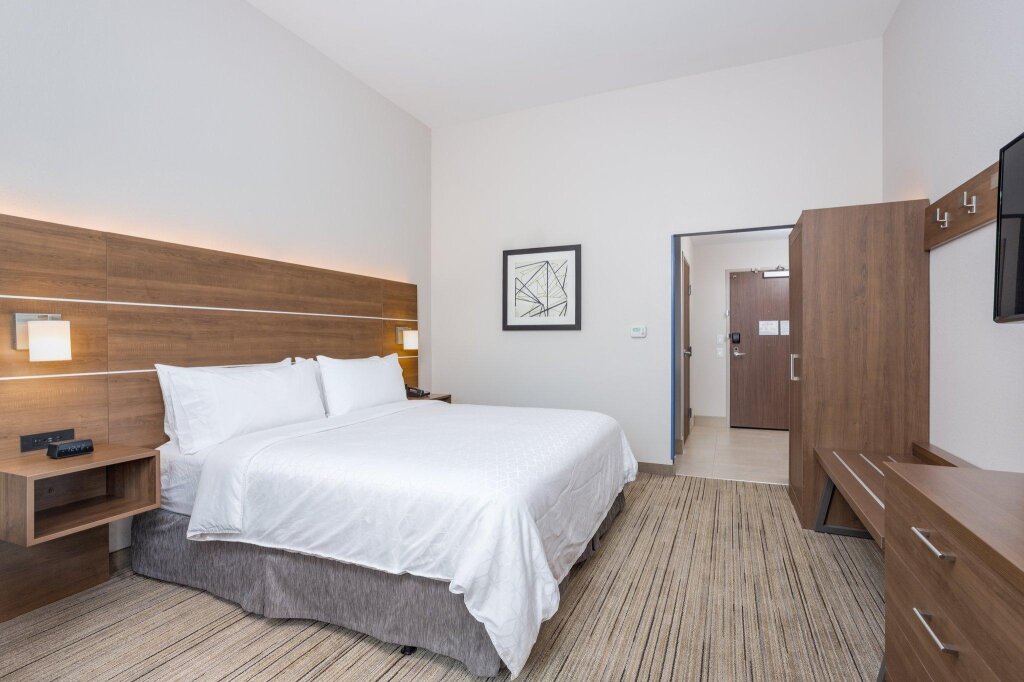 Номер Standard Holiday Inn Express & Suites Elkhart North, an IHG Hotel
