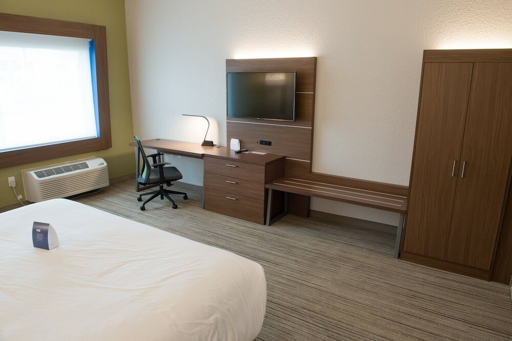Standard room Holiday Inn Express & Suites Dayton North - Vandalia, an IHG Hotel