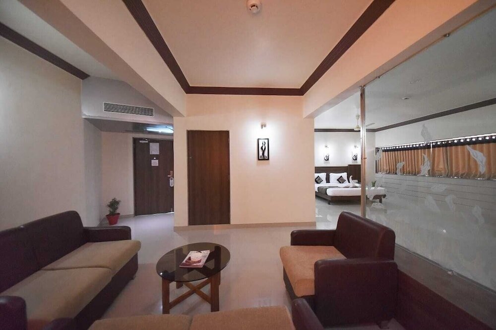Deluxe Suite Hotel Vishal International
