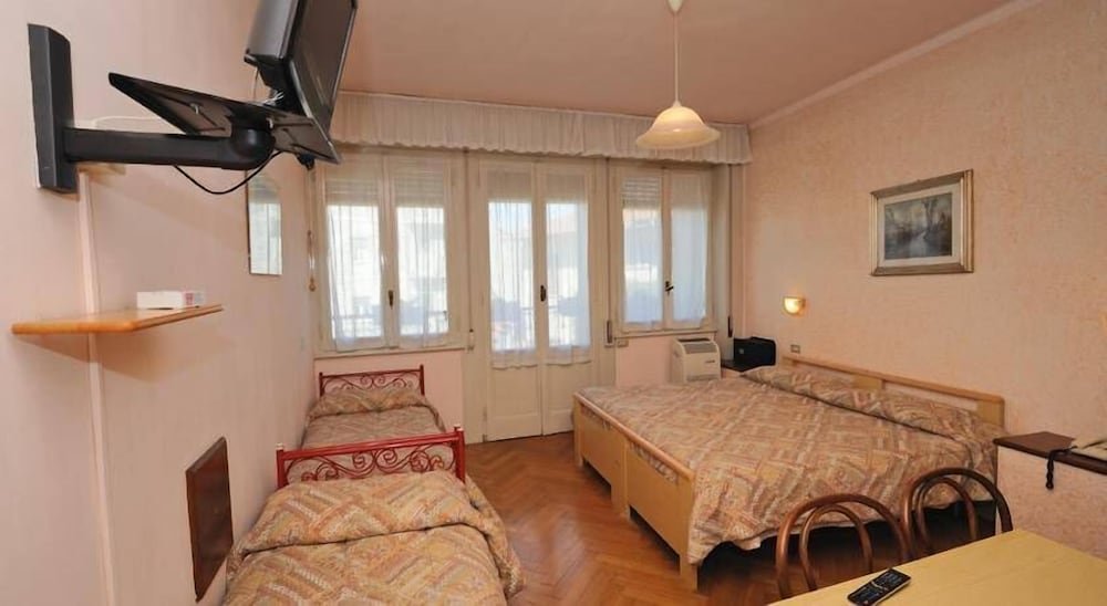 Standard quadruple chambre avec balcon Hotel Elena