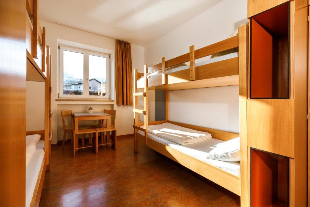 Standard quadruple chambre DJH Garmisch- Partenkirchen - Hostel