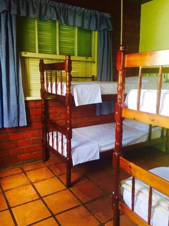 Кровать в общем номере Hostel dos Reis