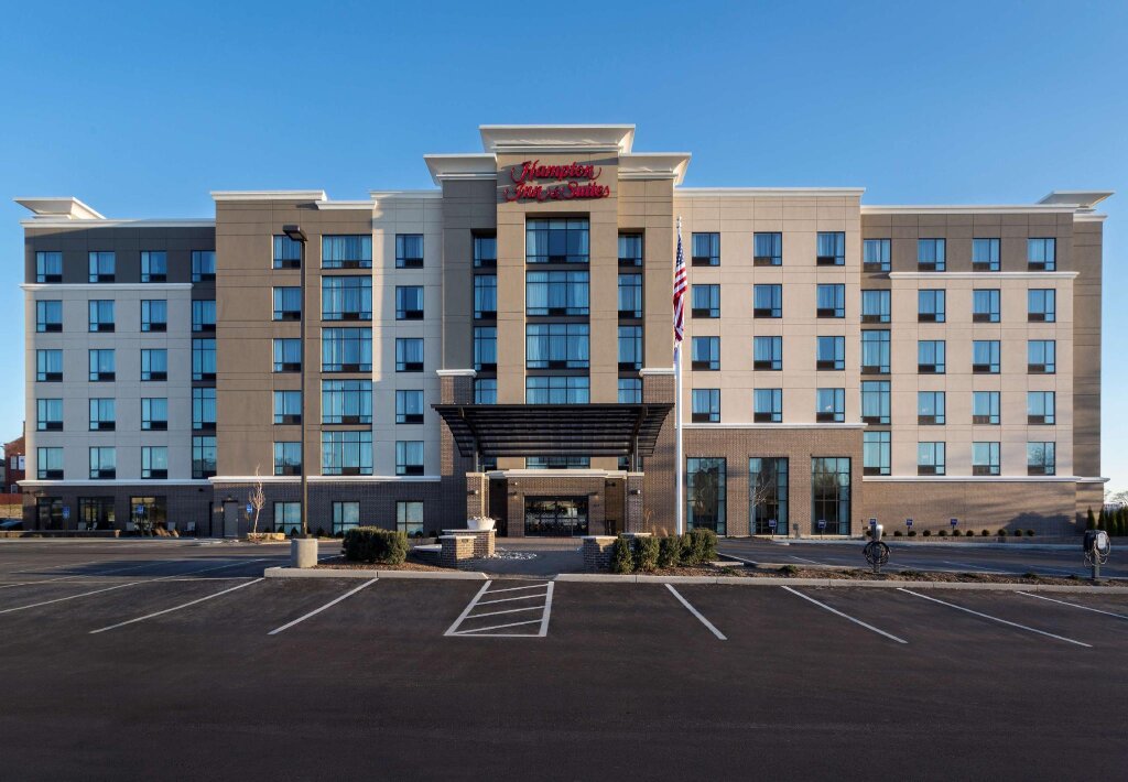 Четырёхместный номер Standard Hampton Inn & Suites Newport/Cincinnati, KY