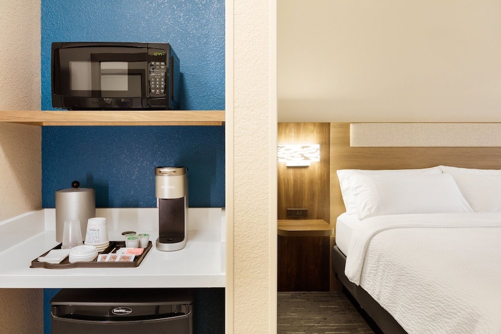1 Bedroom Suite Holiday Inn Express Hotel & Suites Terre Haute, an IHG Hotel
