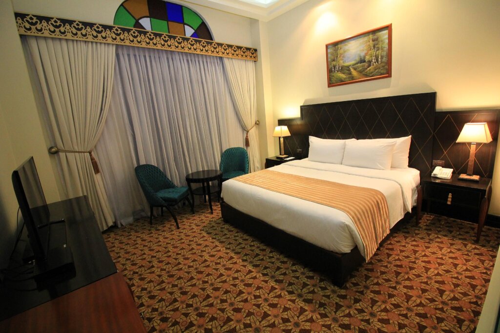 Номер Prestige с видом на город The Luneta Hotel