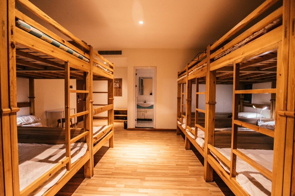 Кровать в общем номере Qufu International Youth Hotel