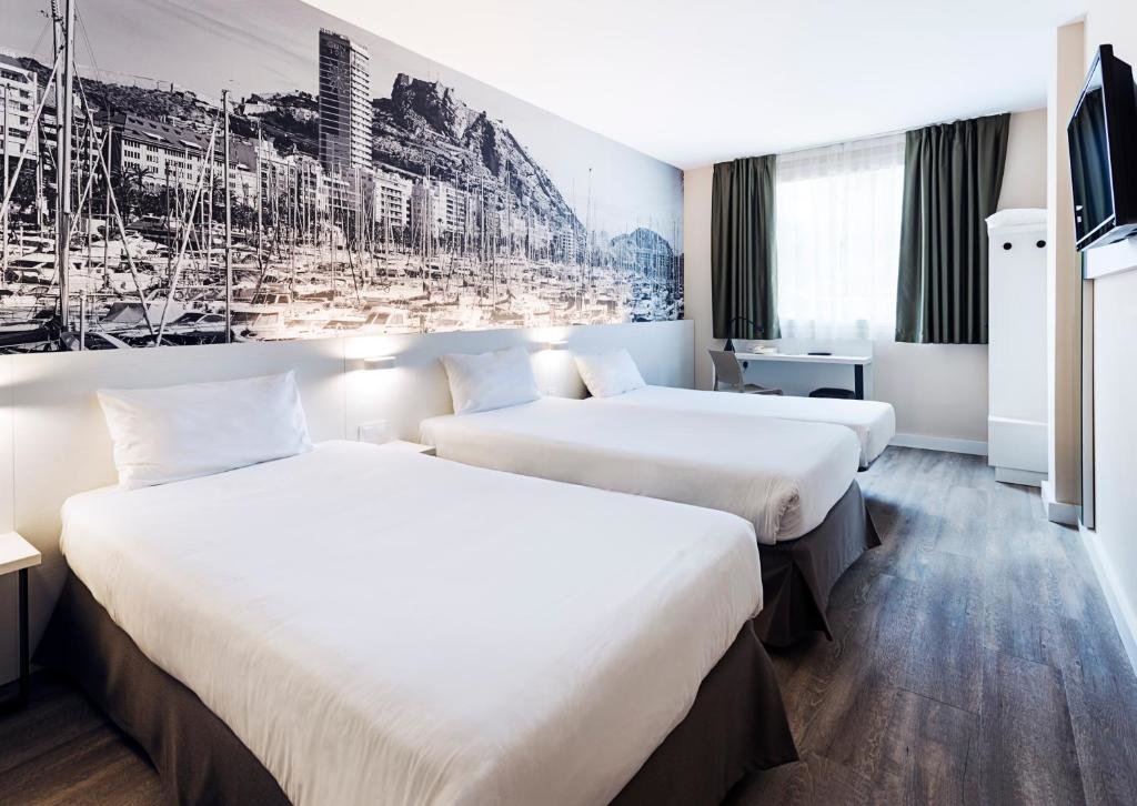 Standard Dreier Zimmer B&B HOTEL Alicante