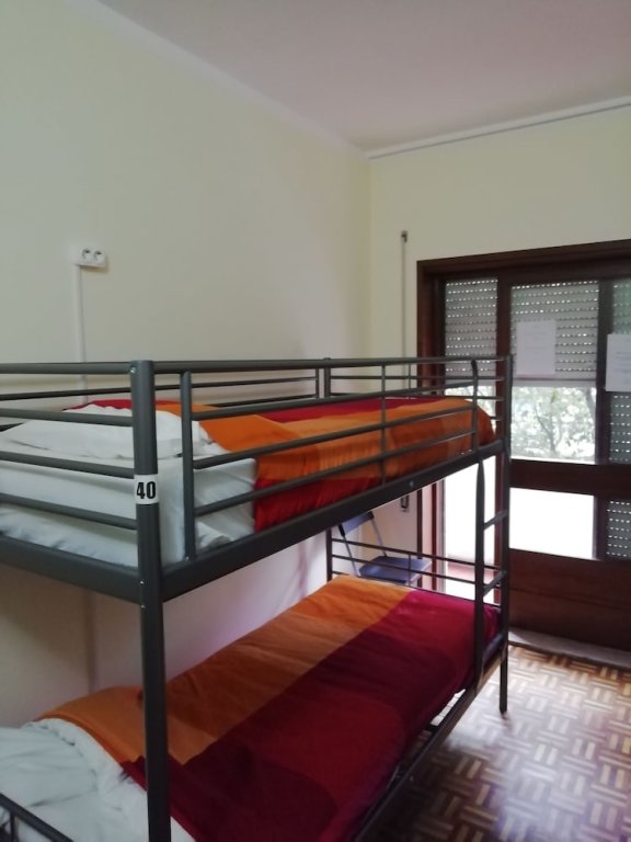 Кровать в общем номере (женский номер) New Sport Hostel in Porto