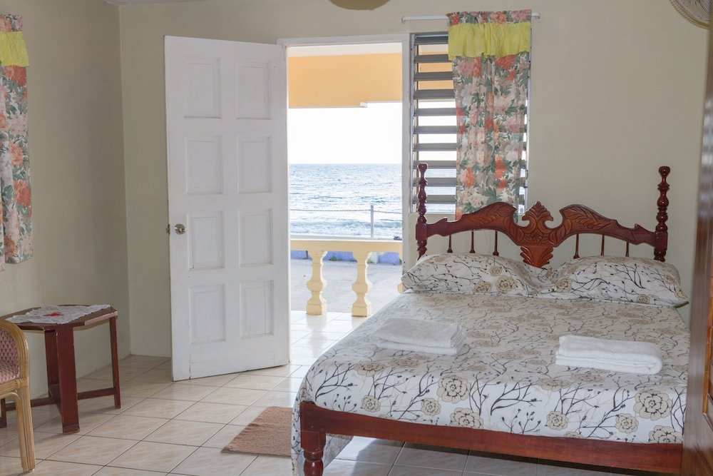 Двухместный номер Economy c 1 комнатой с видом на море Golden Sands Guest House