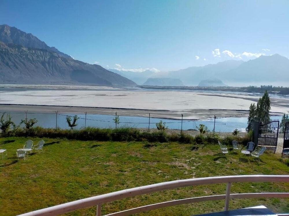 Eat and Read Hotel Shigar