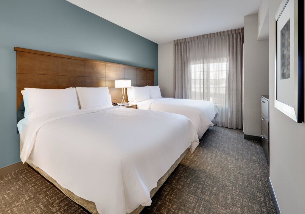 Четырёхместный люкс c 1 комнатой Staybridge Suites - Oklahoma City - Downtown, an IHG Hotel