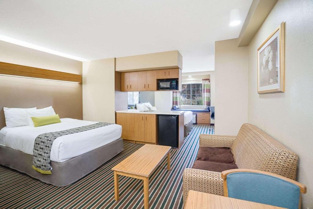 Двухместный люкс Microtel Inn & Suites by Wyndham Pigeon Forge