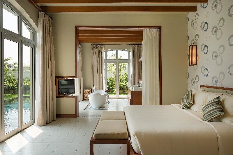Люкс с красивым видом из окна FLC Luxury Hotel Samson