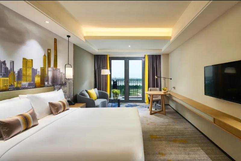 Deluxe room The Qube Hotel Shanghai Sanjiagang - Offer Pudong International Airport and Disney shuttle