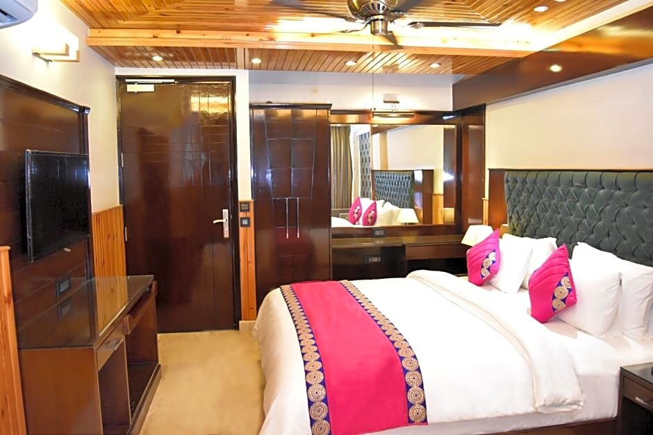 Premium Double room with balcony Wood Castle Grand