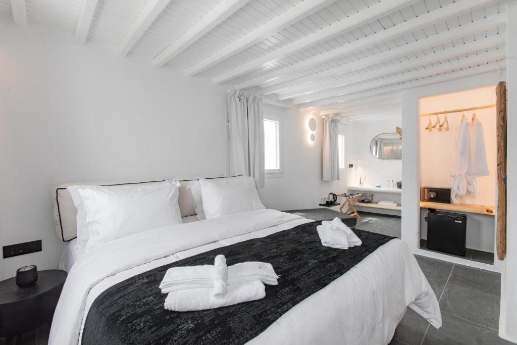 Deluxe room She Mykonos - Luxury Apartments