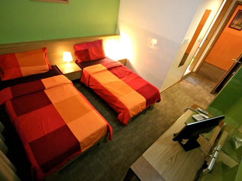 Кровать в общем номере (женский номер) Hong Kong Hostel