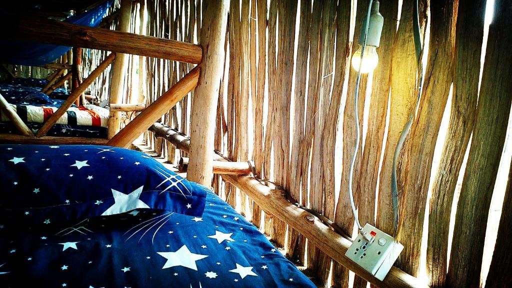 Кровать в общем номере Diani Hostel