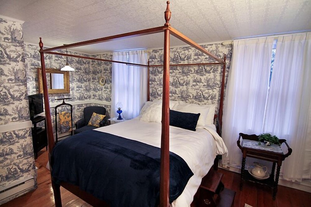 2 Bedrooms Suite The Laurentide Inn