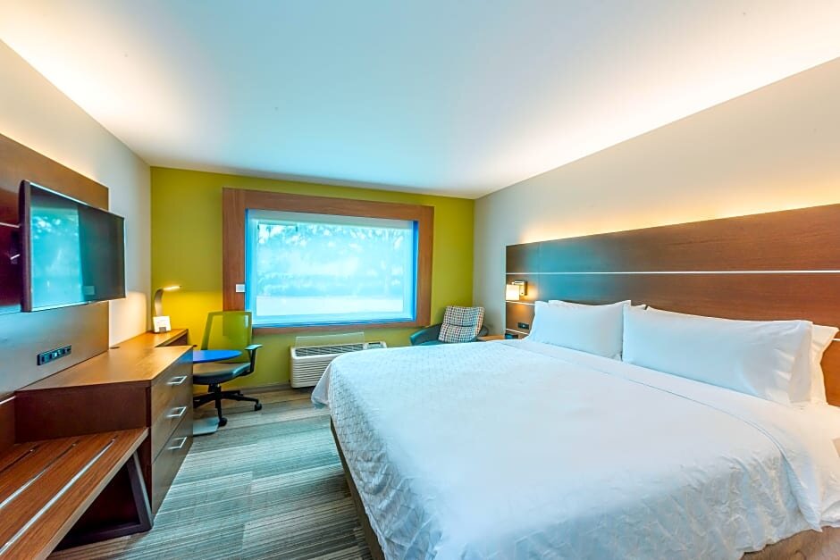 Двухместный люкс c 1 комнатой Holiday Inn Express & Suites Bradenton West, an IHG Hotel