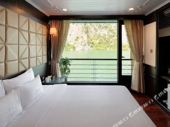 Suite Pelican Halong Cruise