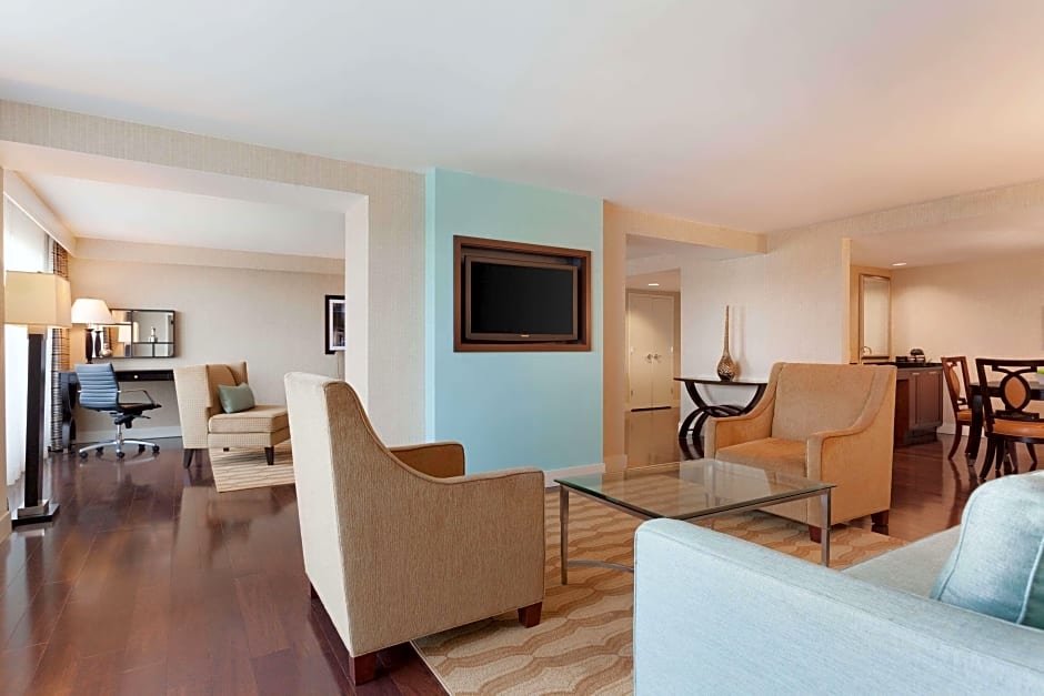 Двухместный люкс c 1 комнатой Embassy Suites by Hilton Boston Waltham