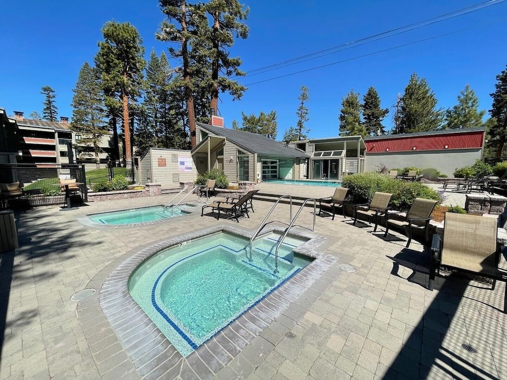 Camera Standard Spacious 2 Bedroom Condo Just Steps To Mammoth Mountain  by RedAwning