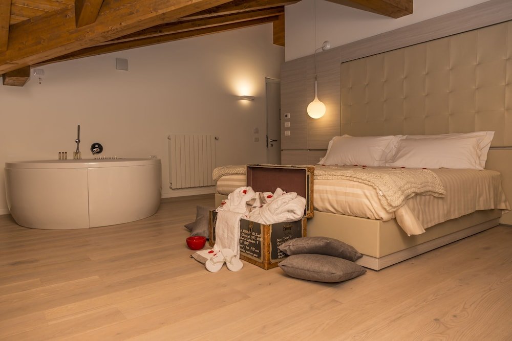 Junior-Suite 1 Schlafzimmer mit Bergblick White Angel Hotel