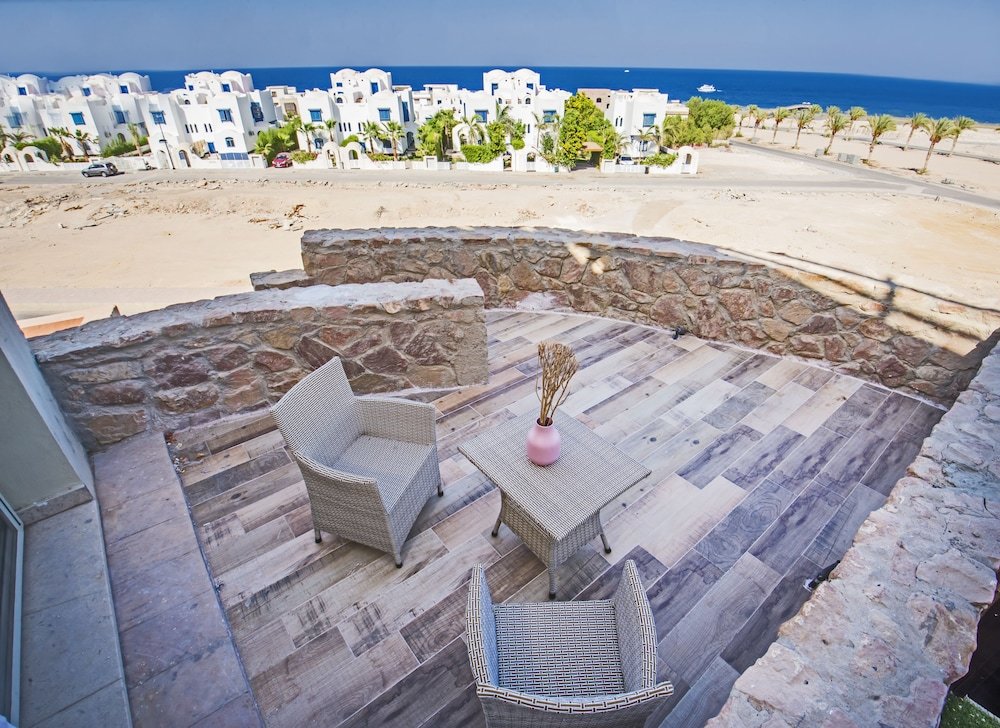 Студия Royal Outstanding Red Sea View-Brand New Azzurra Apartments
