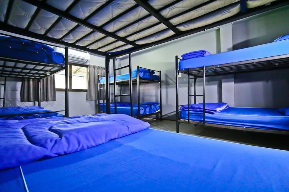 Кровать в общем номере Saparote Hostel