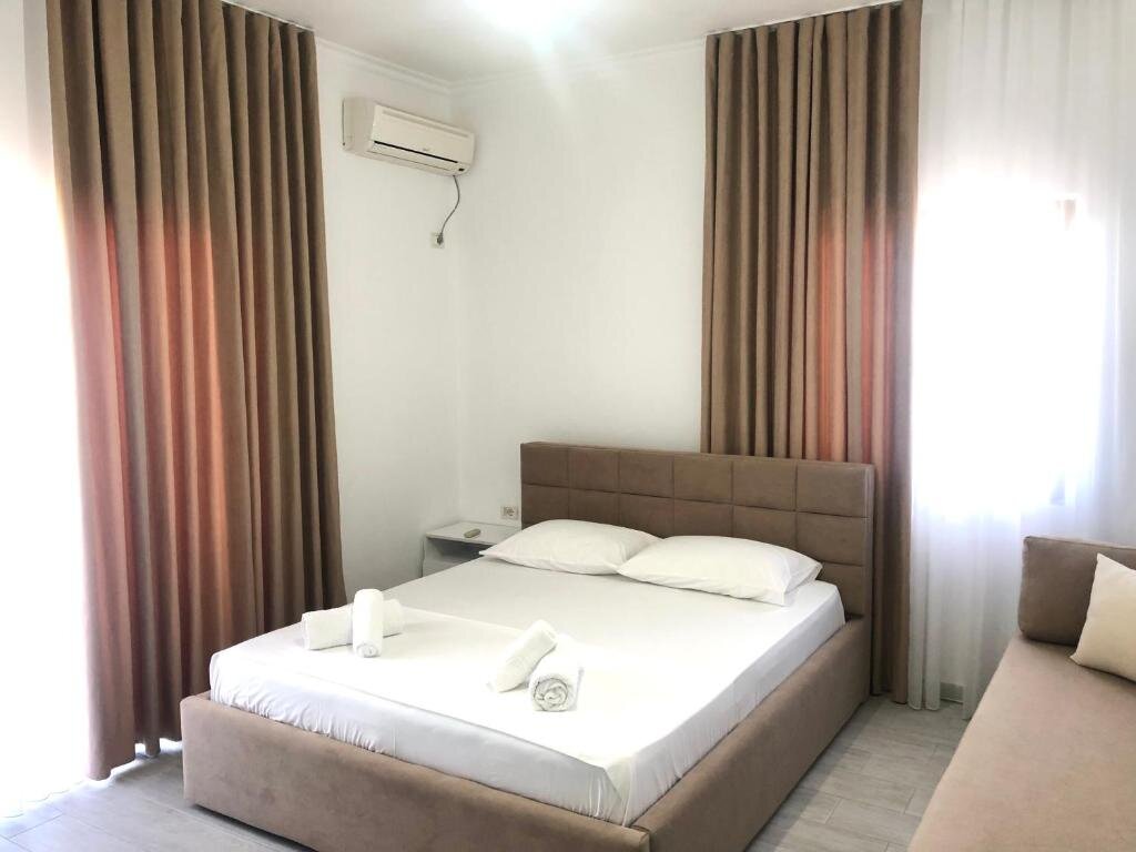 Standard Triple room with balcony Dine Apartments
