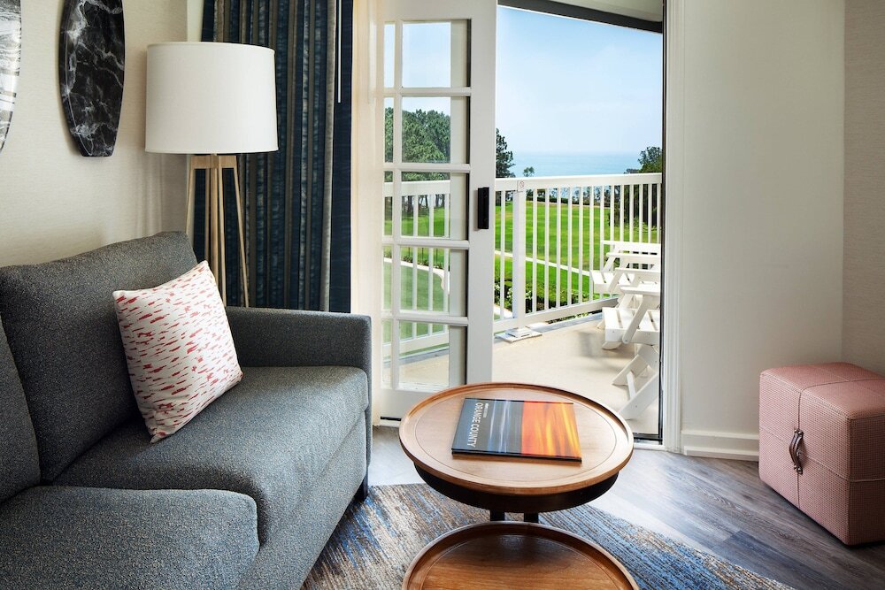 Четырёхместный номер Standard с балконом Laguna Cliffs Marriott Resort & Spa