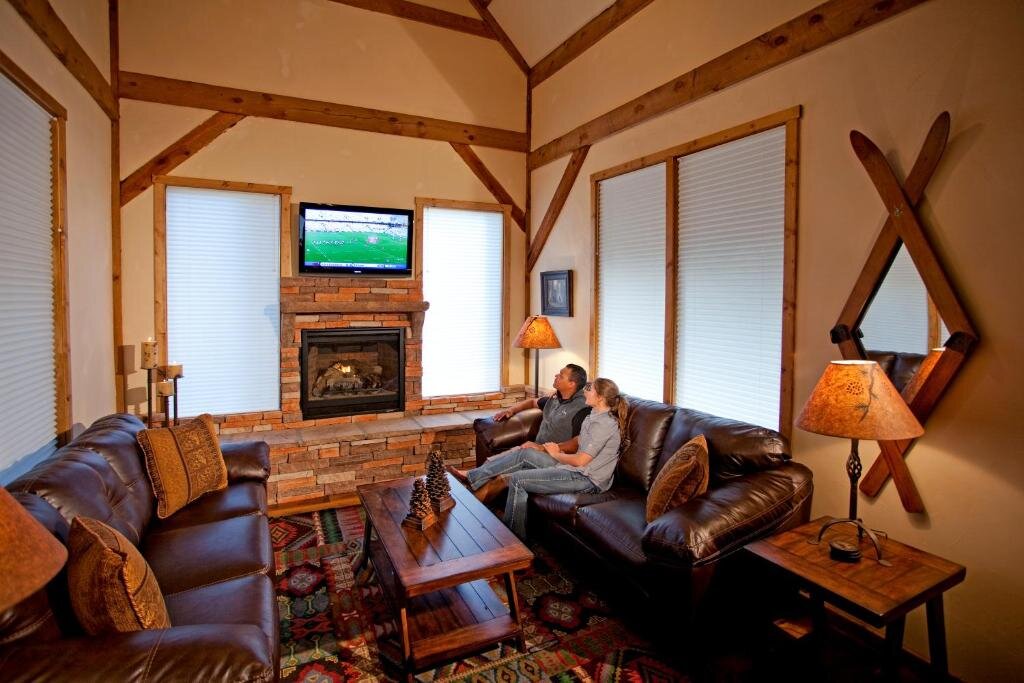 Коттедж с 4 комнатами Cottam's Lodge by Alpine Village Suites