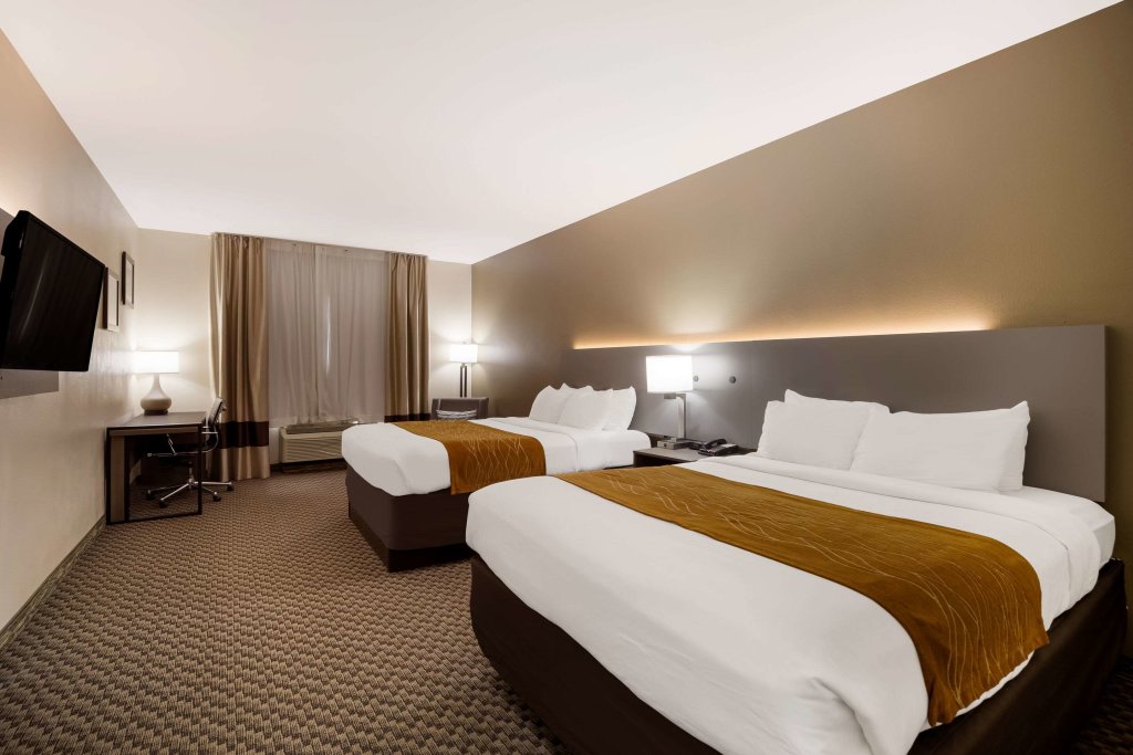 Четырёхместный номер Standard Comfort Inn & Suites Midway - Tallahassee West