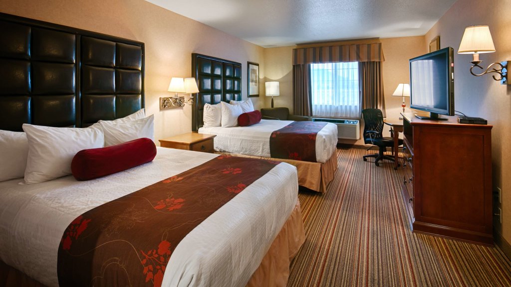 Standard Vierer Zimmer Best Western Plus Rama Inn & Suites