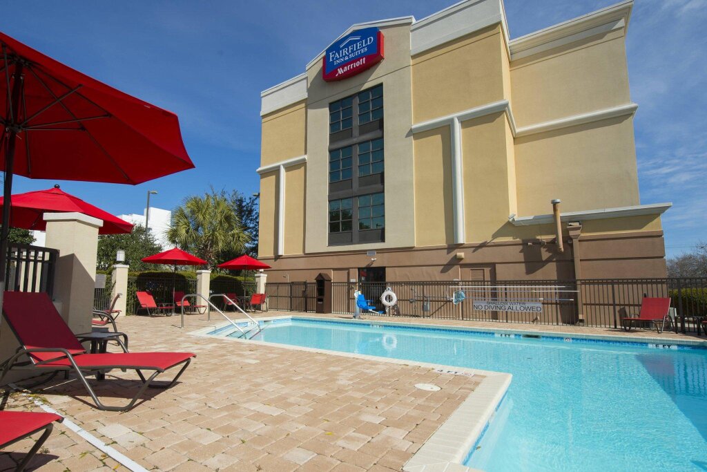 Кровать в общем номере Fairfield Inn & Suites by Marriott Charleston Airport/Convention Center