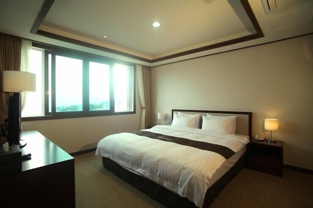Royal Suite Yeosu Narsha Hotel