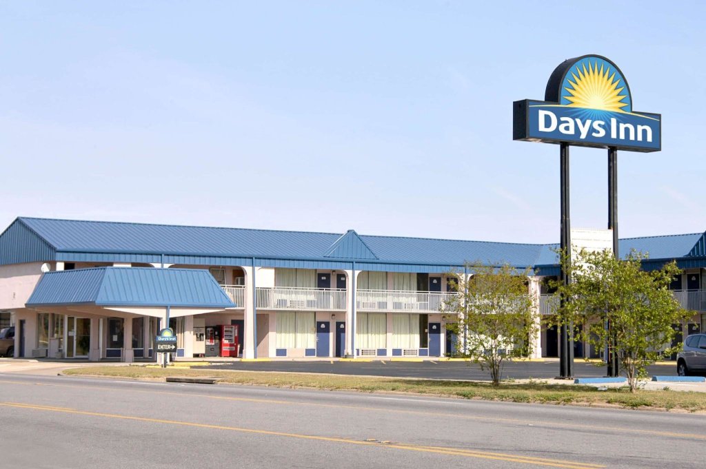 Standard Double room Days Inn by Wyndham Donalsonville