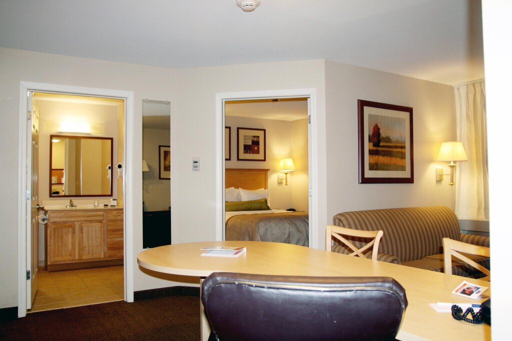 Двухместный номер Standard c 1 комнатой Candlewood Suites - Peoria at Grand Prairie, an IHG Hotel