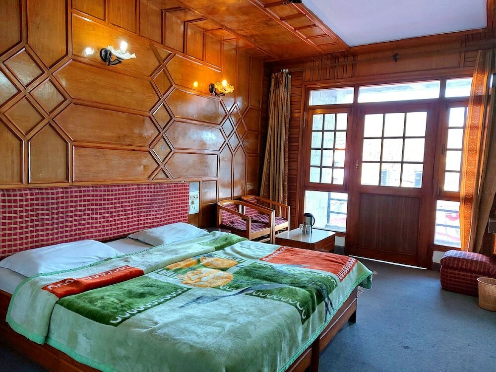 Standard Zimmer Goroomgo Shayon Puri