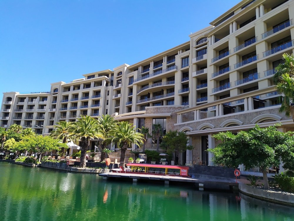 1 Bedroom Apartment with balcony One Bedroom Apartment - Fully Equipped Waterfront Based, Va Marina Residential