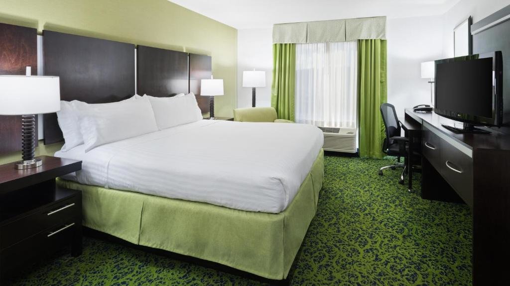 Люкс Holiday Inn Express and Suites Stroudsburg-Poconos, an IHG Hotel