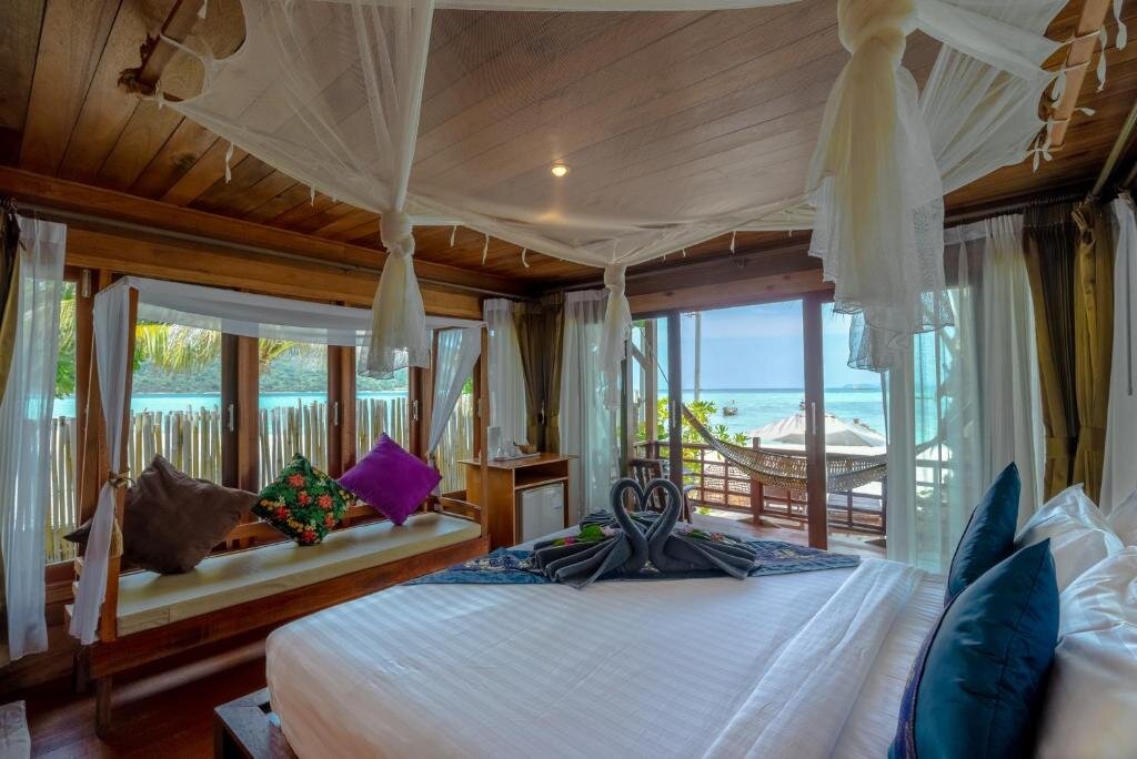 Premium bungalow Lipe Beach Resort