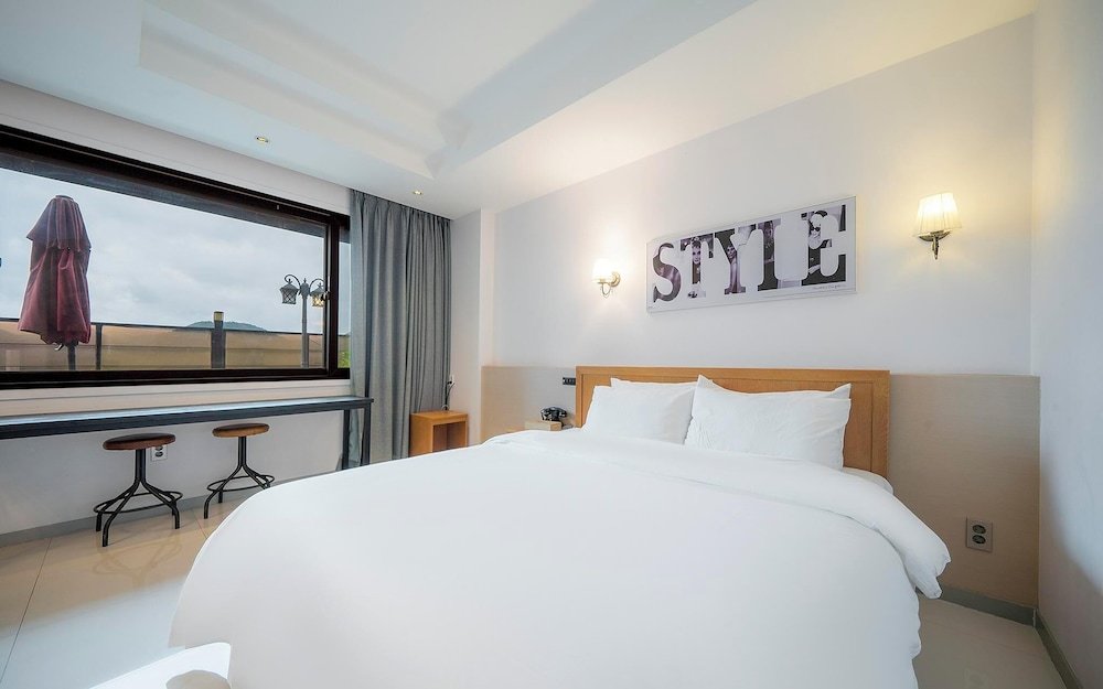 Suite Real Changwon Palyongdong Praha Hotel