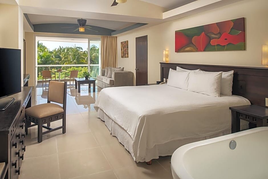 Double Junior Suite with partial ocean view Wyndham Alltra Vallarta, All-Inclusive Resort
