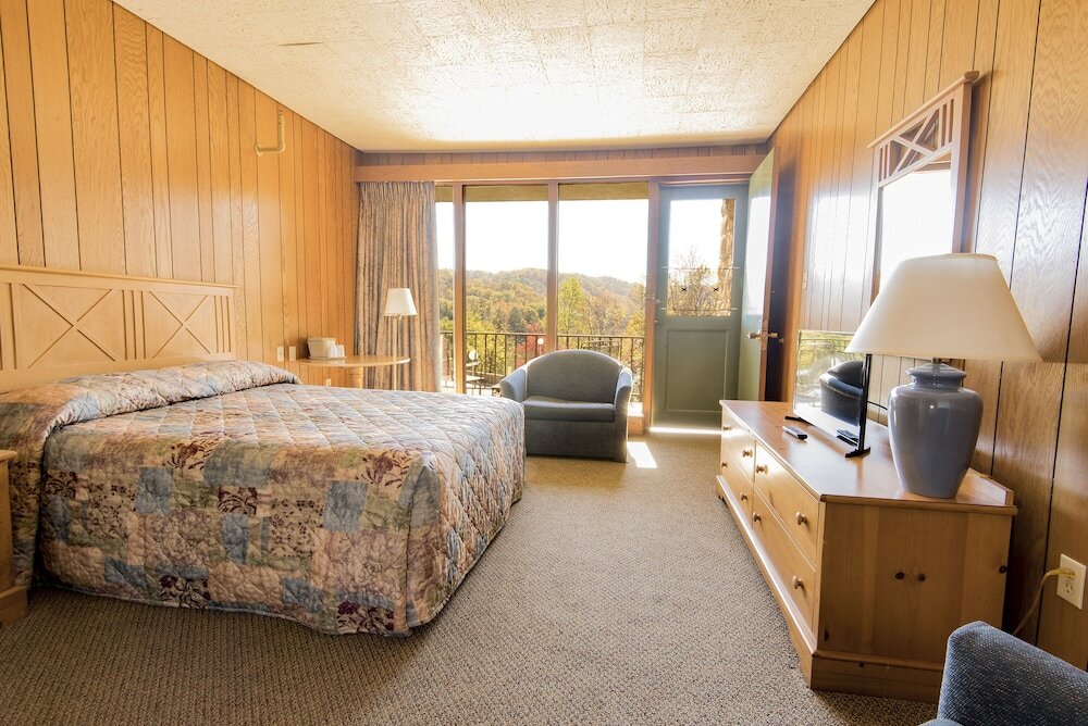 Habitación doble Estándar con balcón y con vista al lago Buckhorn Lake State Resort Park
