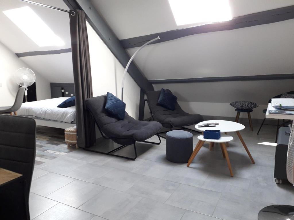 Apartamento Le Mini Loft Montargis centre 1 à 4 personnes climatisation parking linge wifi freebox Netflix