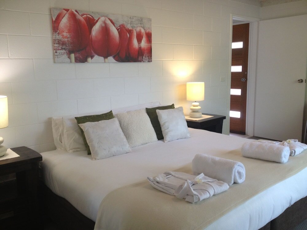 Кровать в общем номере с 6 комнатами Mapleton Falls Accommodation