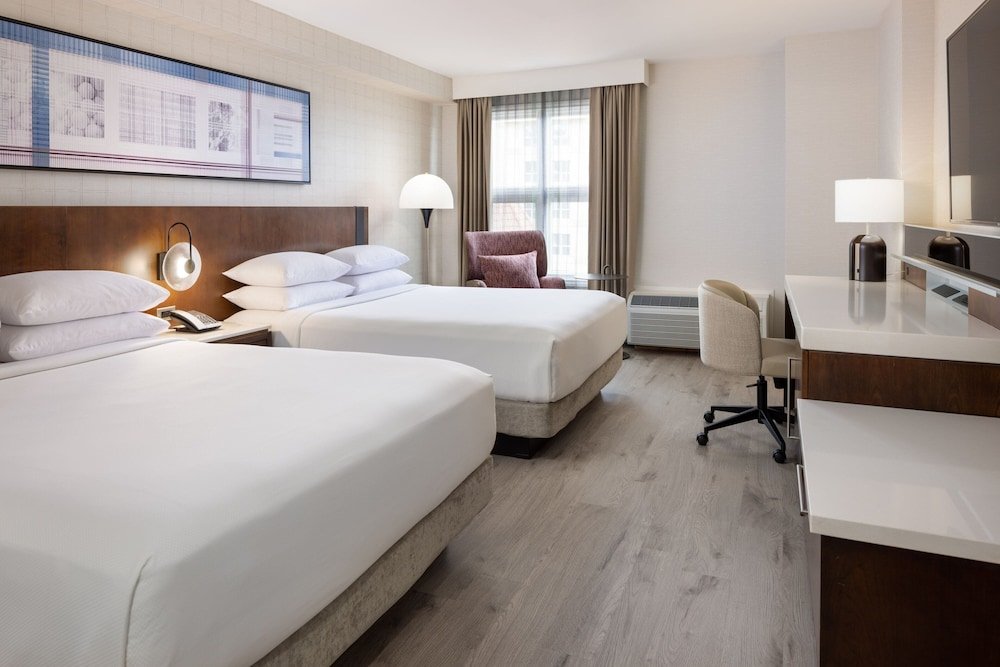 Четырёхместный номер Standard Delta Hotels by Marriott Grand Okanagan Resort