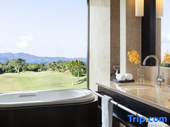 Standard Doppel Zimmer mit Balkon und mit Meerblick The Ritz-Carlton Okinawa